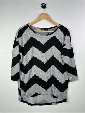 ONLY Zigzag Knit Top Grey Black Lightweight Pullover Size S
